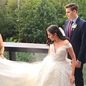 monique lhuillier wedding gown